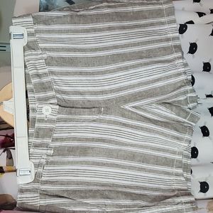 Loft 6" linen cotton blend short size 4